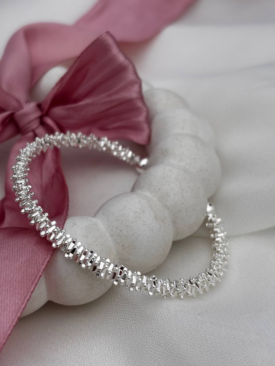 بنگل رنگ ثابت آبکاری شده با طراحی خاویاری