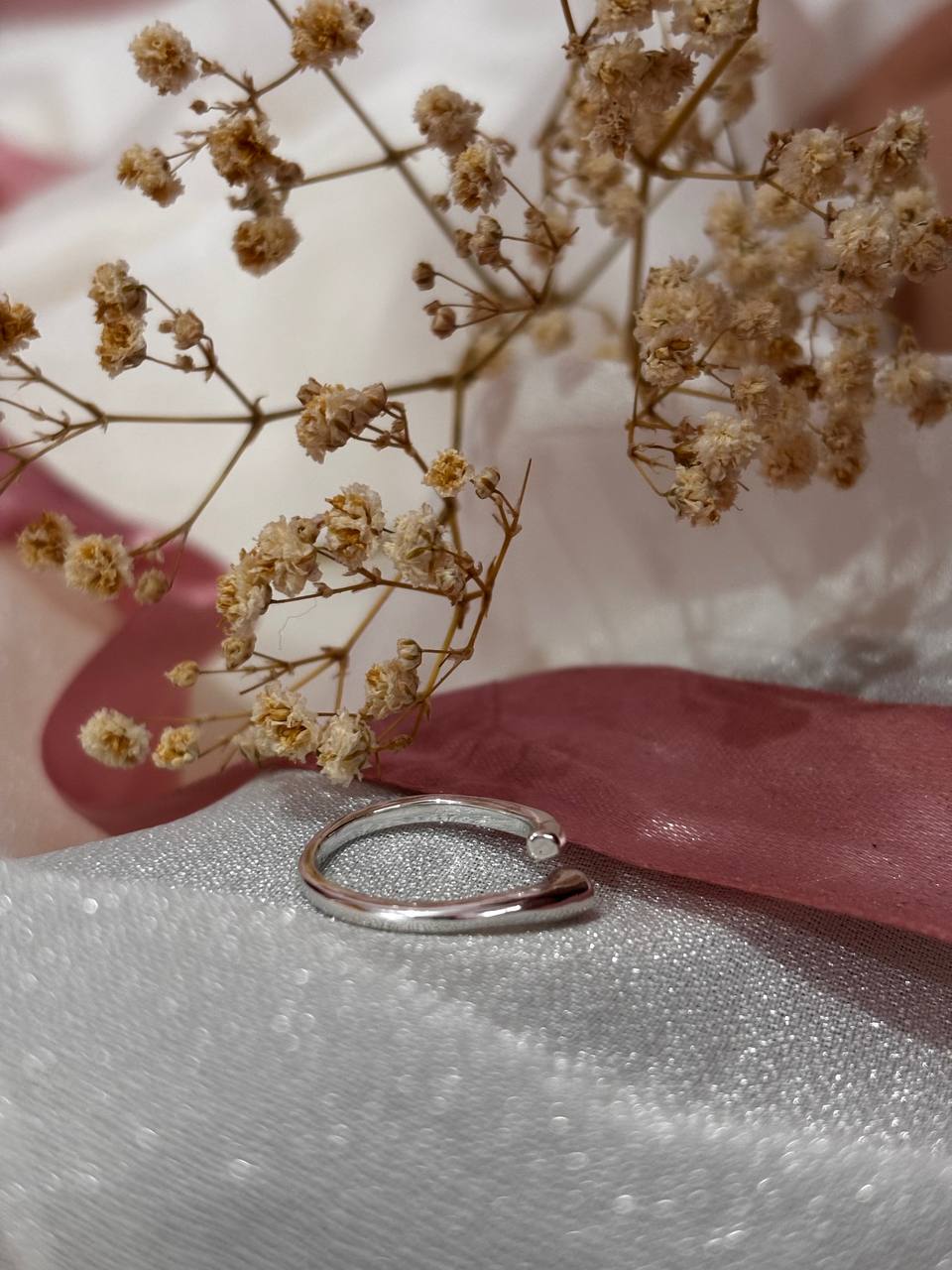 انگشتر مینیمال و رنگ ثابت طرح امضا