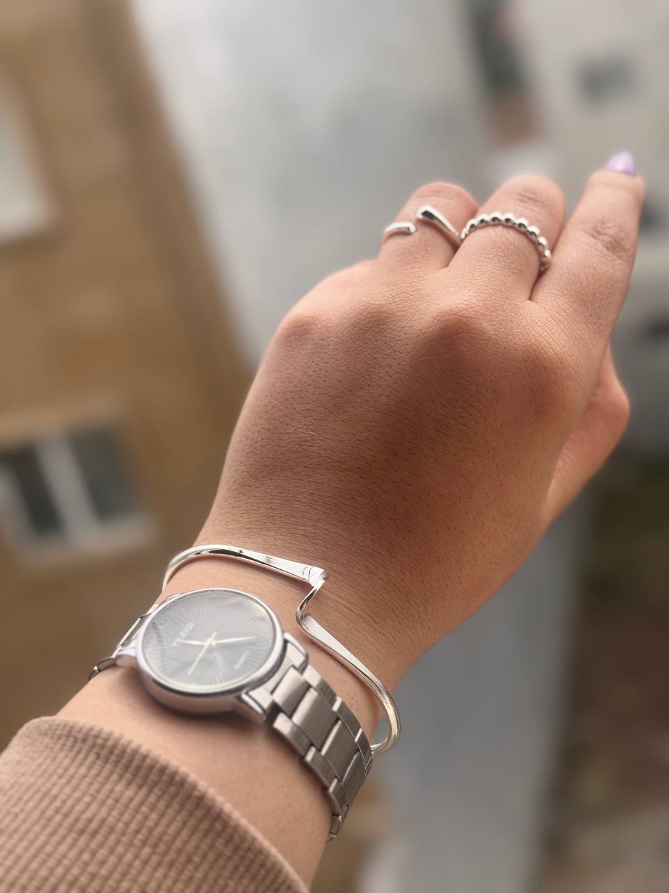 بنگل استیل مینیمال طرح موج رنگ نقره‌ای ضد حساسیت